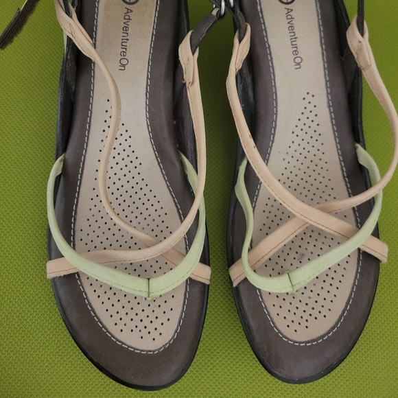 J-41 Adventure On Sandals. Size 8.5. - Picture 2 of 9